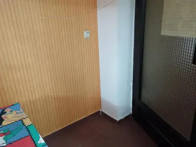 a room with a door and a wall at Стаи на пъпа на Варна, входа на Морската градина in Varna City