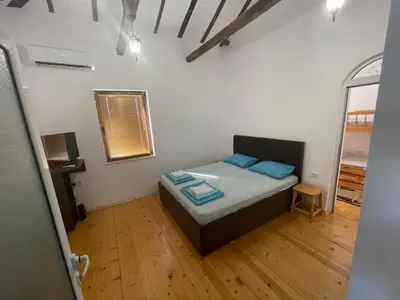 a small bedroom with a bed in a room at DeTY’s Guest House in Drachevo