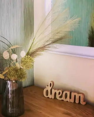 a vase with flowers and a sign that says dream at Drive Point (Adventure Lake Resort) in Asparukhovo